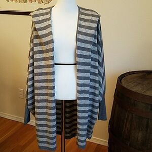 Robin & Nikki cardigan shrug size L